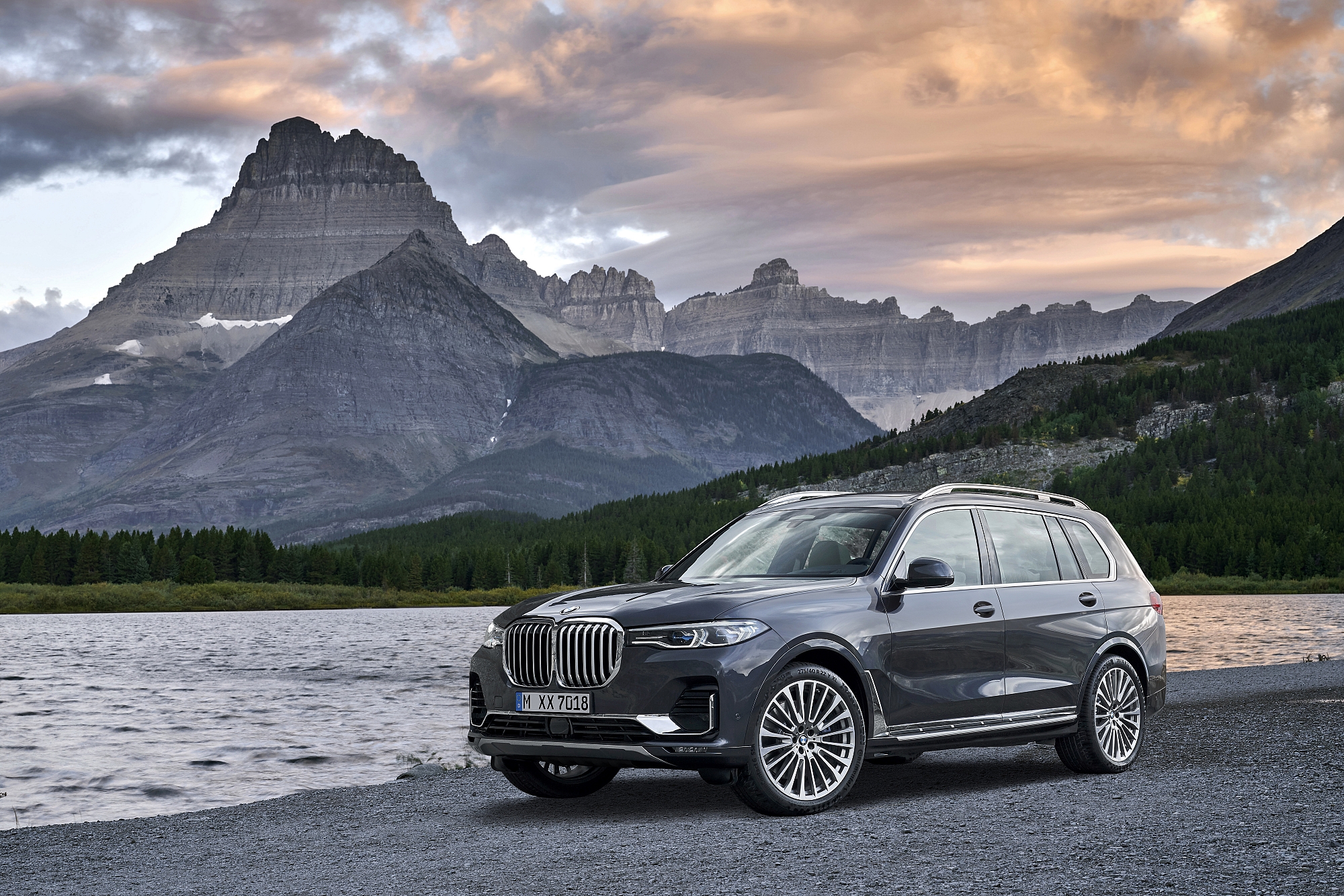The First Bmw X7 The Biggest Bmw Ever Made Life Beyond Sport