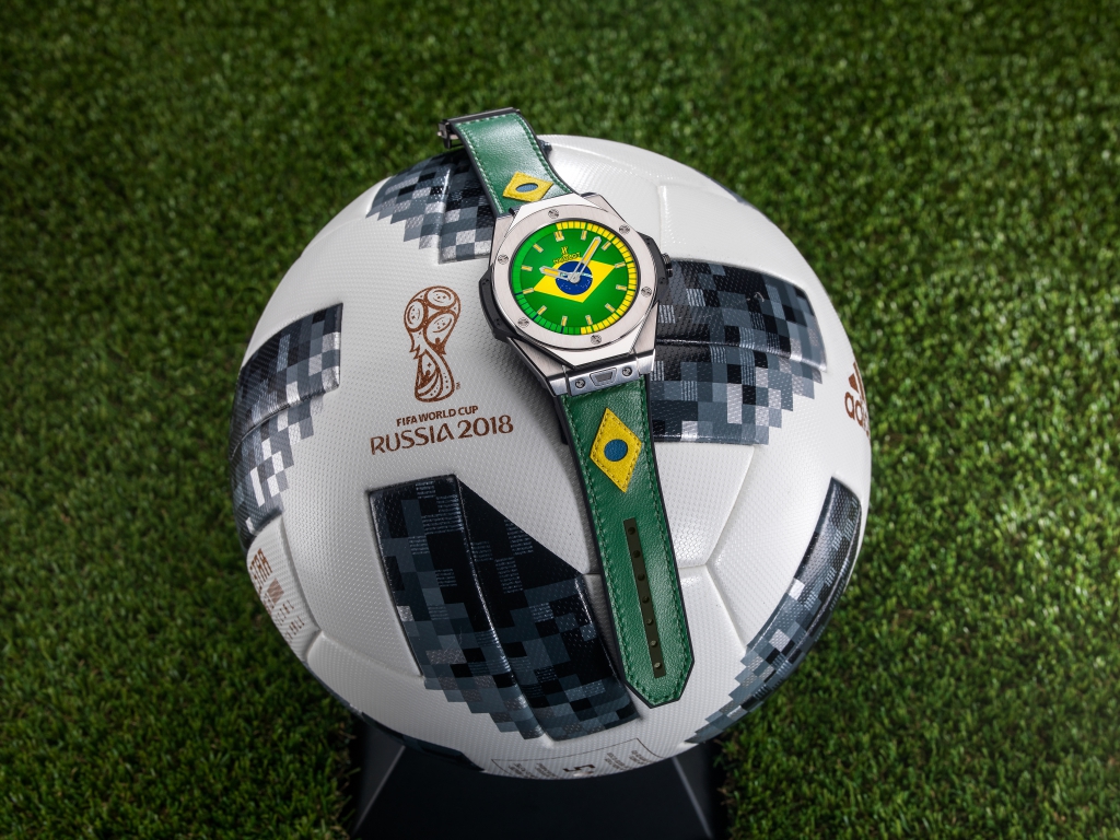 Hublot discount loves football